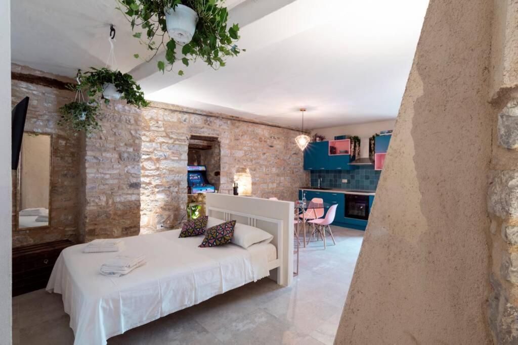 Cornelia Cavern Cosy Studio Apartment In Spello Exterior foto